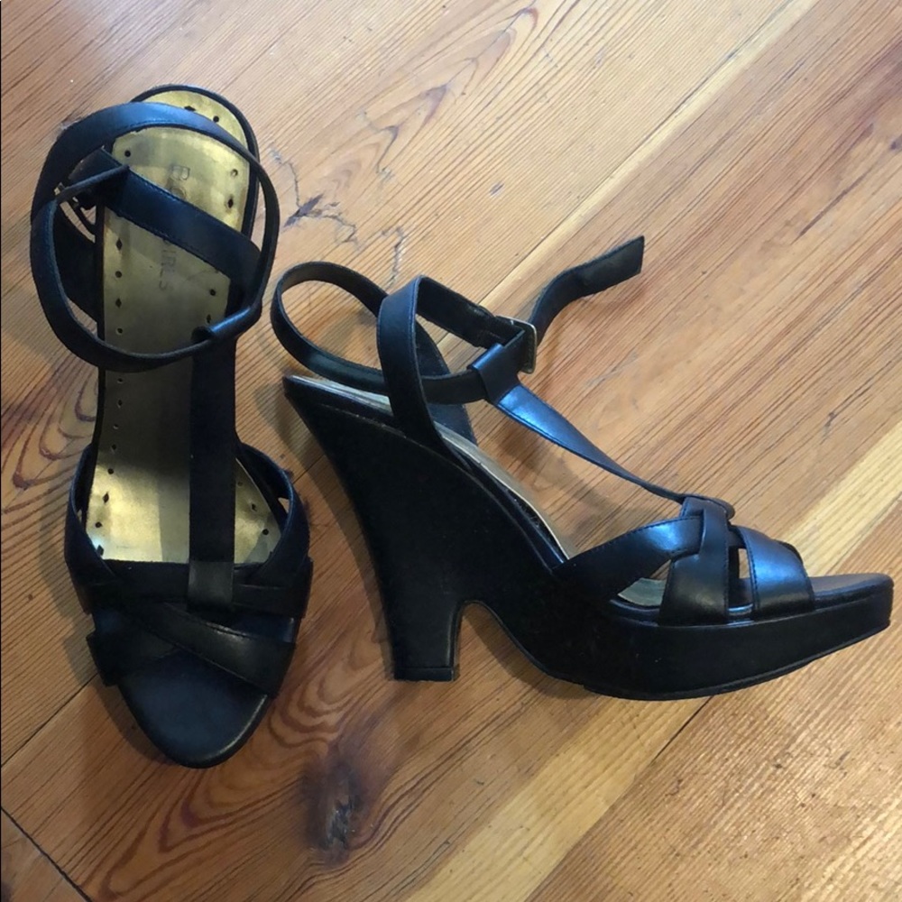 BCBGirls black leather platform heels Sz. 8 (38)